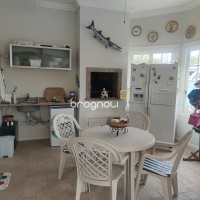 Casa com 300m², 4 quartos (sendo 4 suítes), 2 garagens, no bairro Jurerê Internacional em Florianópolis