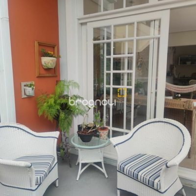 Casa com 300m², 4 quartos (sendo 4 suítes), 2 garagens, no bairro Jurerê Internacional em Florianópolis