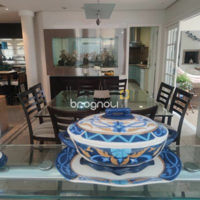 Casa com 300m², 4 quartos (sendo 4 suítes), 2 garagens, no bairro Jurerê Internacional em Florianópolis
