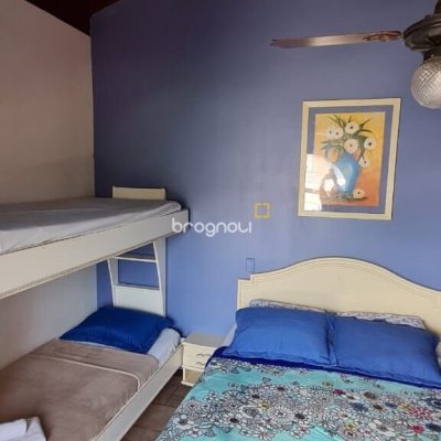 Pousada / Hotel com 852m², 14 quartos (sendo 7 suítes), 10 garagens, no bairro Ponta das Canas em Florianópolis