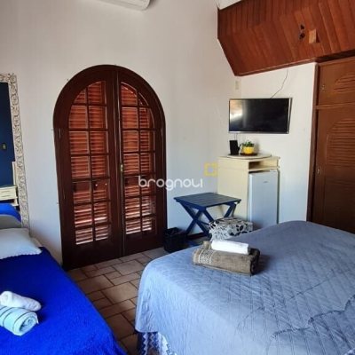 Pousada / Hotel com 852m², 14 quartos (sendo 7 suítes), 10 garagens, no bairro Ponta das Canas em Florianópolis