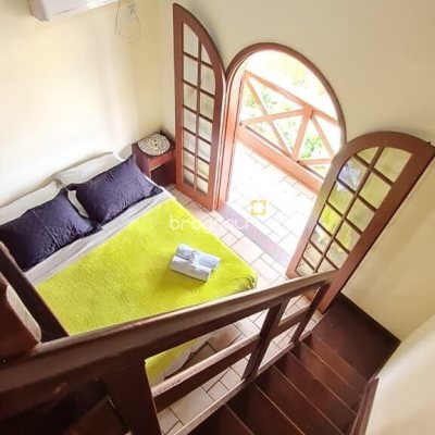 Pousada / Hotel com 852m², 14 quartos (sendo 7 suítes), 10 garagens, no bairro Ponta das Canas em Florianópolis