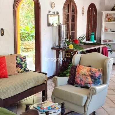 Pousada / Hotel com 852m², 14 quartos (sendo 7 suítes), 10 garagens, no bairro Ponta das Canas em Florianópolis