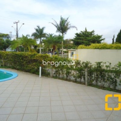 Casa com 380m², 5 quartos (sendo 2 suítes), 2 garagens, no bairro Jurerê em Florianópolis