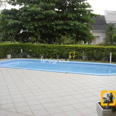 Casa com 380m², 5 quartos (sendo 2 suítes), 2 garagens, no bairro Jurerê em Florianópolis