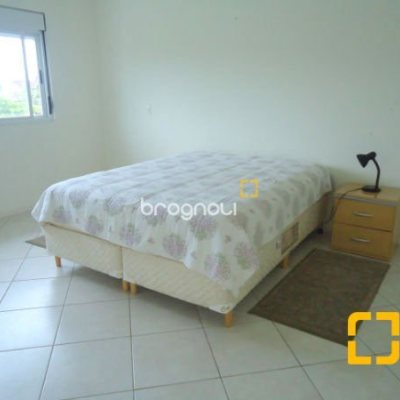 Casa com 380m², 5 quartos (sendo 2 suítes), 2 garagens, no bairro Jurerê em Florianópolis