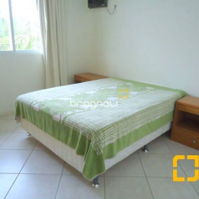 Casa com 380m², 5 quartos (sendo 2 suítes), 2 garagens, no bairro Jurerê em Florianópolis