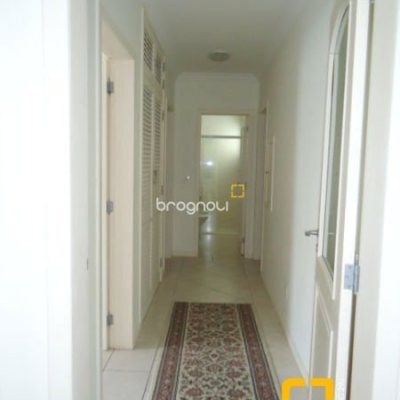 Casa com 380m², 5 quartos (sendo 2 suítes), 2 garagens, no bairro Jurerê em Florianópolis