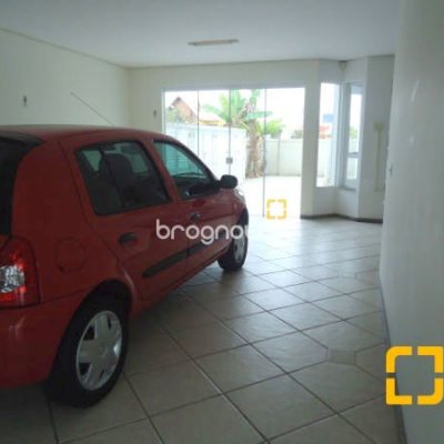 Casa com 380m², 5 quartos (sendo 2 suítes), 2 garagens, no bairro Jurerê em Florianópolis