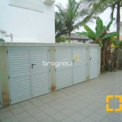 Casa com 380m², 5 quartos (sendo 2 suítes), 2 garagens, no bairro Jurerê em Florianópolis