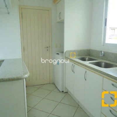 Casa com 380m², 5 quartos (sendo 2 suítes), 2 garagens, no bairro Jurerê em Florianópolis