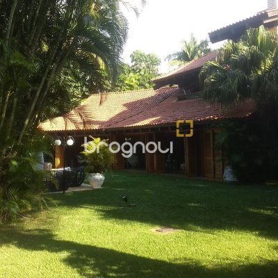Casa com 942m², 5 quartos (sendo 5 suítes), 3 garagens, no bairro Jurerê Internacional em Florianópolis
