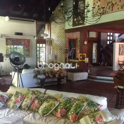 Casa com 942m², 5 quartos (sendo 5 suítes), 3 garagens, no bairro Jurerê Internacional em Florianópolis