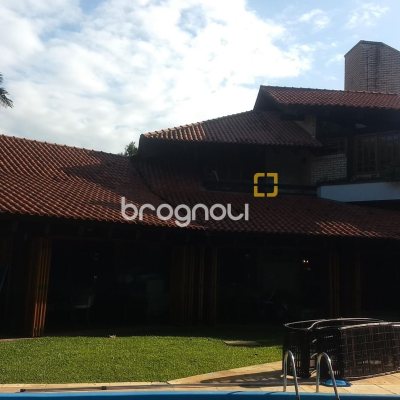 Casa com 942m², 5 quartos (sendo 5 suítes), 3 garagens, no bairro Jurerê Internacional em Florianópolis