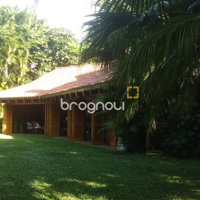 Casa com 942m², 5 quartos (sendo 5 suítes), 3 garagens, no bairro Jurerê Internacional em Florianópolis