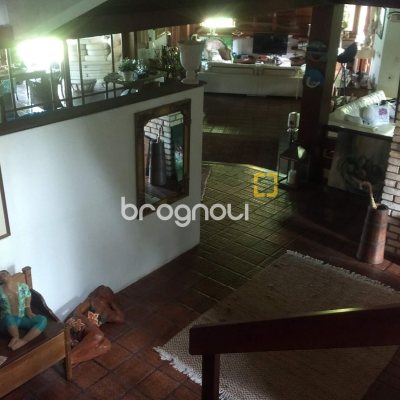Casa com 942m², 5 quartos (sendo 5 suítes), 3 garagens, no bairro Jurerê Internacional em Florianópolis