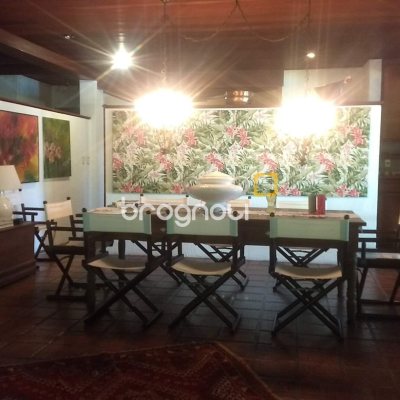 Casa com 942m², 5 quartos (sendo 5 suítes), 3 garagens, no bairro Jurerê Internacional em Florianópolis