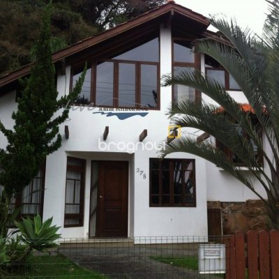 Casa com 200m², 4 quartos (sendo 3 suítes), 5 garagens, no bairro Jurerê Internacional em Florianópolis