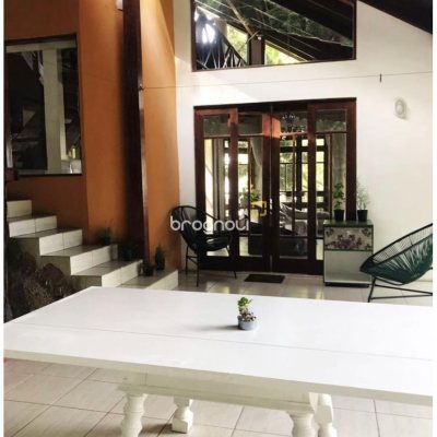 Casa com 200m², 4 quartos (sendo 3 suítes), 5 garagens, no bairro Jurerê Internacional em Florianópolis