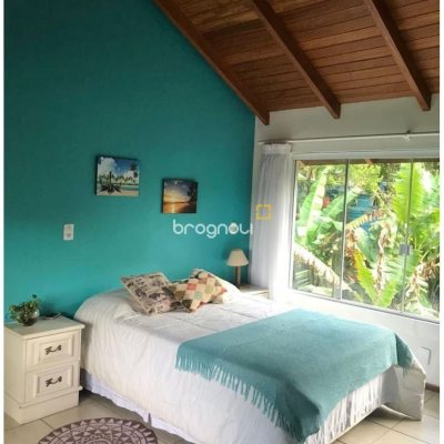 Casa com 200m², 4 quartos (sendo 3 suítes), 5 garagens, no bairro Jurerê Internacional em Florianópolis