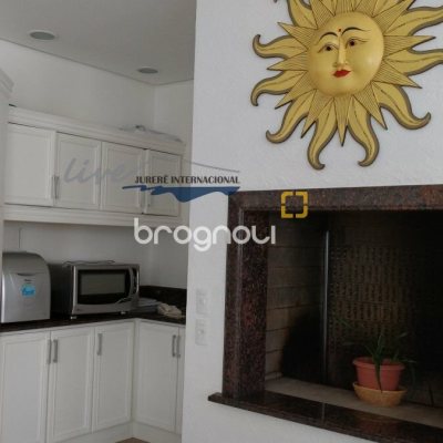 Casa com 1290m², 8 quartos (sendo 6 suítes), 8 garagens, no bairro Jurerê Internacional em Florianópolis