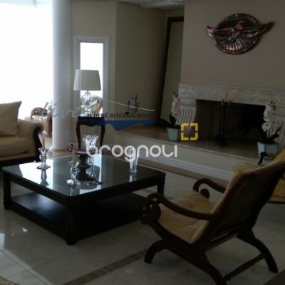 Casa com 1290m², 8 quartos (sendo 6 suítes), 8 garagens, no bairro Jurerê Internacional em Florianópolis
