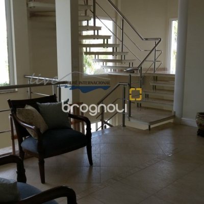 Casa com 1290m², 8 quartos (sendo 6 suítes), 8 garagens, no bairro Jurerê Internacional em Florianópolis