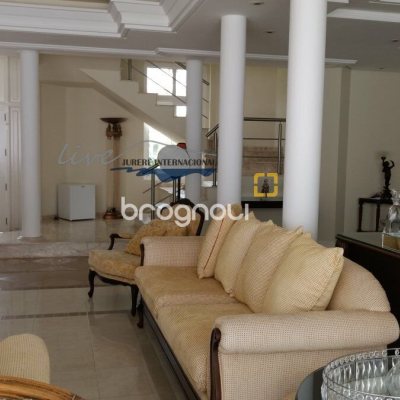 Casa com 1290m², 8 quartos (sendo 6 suítes), 8 garagens, no bairro Jurerê Internacional em Florianópolis