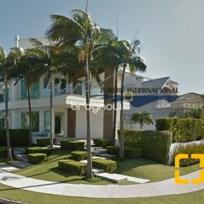 Casa com 665m², 5 quartos (sendo 2 suítes), 2 garagens, no bairro Jurerê Internacional em Florianópolis