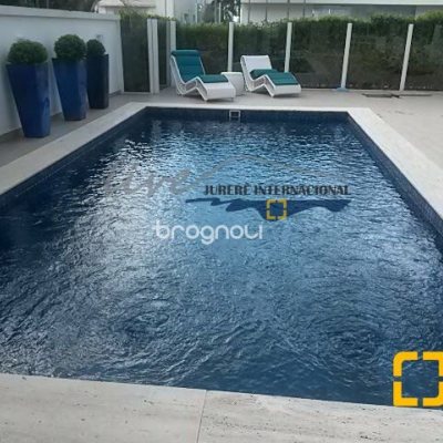 Casa com 665m², 5 quartos (sendo 2 suítes), 2 garagens, no bairro Jurerê Internacional em Florianópolis