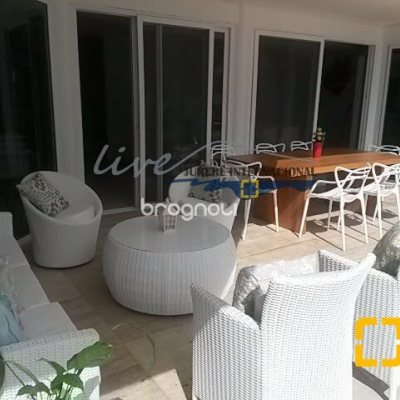 Casa com 665m², 5 quartos (sendo 2 suítes), 2 garagens, no bairro Jurerê Internacional em Florianópolis
