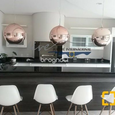 Casa com 665m², 5 quartos (sendo 2 suítes), 2 garagens, no bairro Jurerê Internacional em Florianópolis