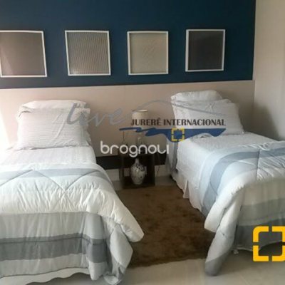 Casa com 665m², 5 quartos (sendo 2 suítes), 2 garagens, no bairro Jurerê Internacional em Florianópolis
