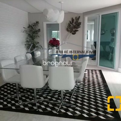 Casa com 665m², 5 quartos (sendo 2 suítes), 2 garagens, no bairro Jurerê Internacional em Florianópolis