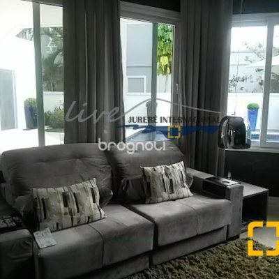 Casa com 665m², 5 quartos (sendo 2 suítes), 2 garagens, no bairro Jurerê Internacional em Florianópolis