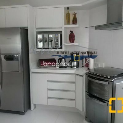 Casa com 665m², 5 quartos (sendo 2 suítes), 2 garagens, no bairro Jurerê Internacional em Florianópolis