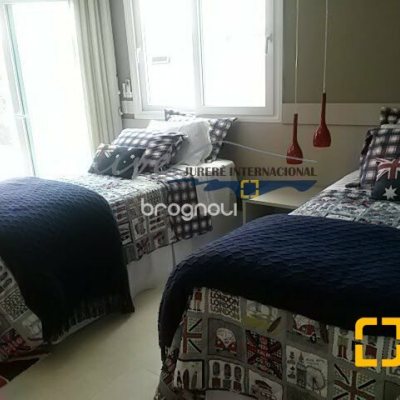 Casa com 665m², 5 quartos (sendo 2 suítes), 2 garagens, no bairro Jurerê Internacional em Florianópolis