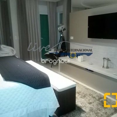 Casa com 665m², 5 quartos (sendo 2 suítes), 2 garagens, no bairro Jurerê Internacional em Florianópolis
