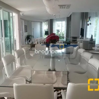 Casa com 665m², 5 quartos (sendo 2 suítes), 2 garagens, no bairro Jurerê Internacional em Florianópolis