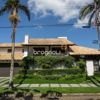 Casa com 280m², 4 quartos (sendo 2 suítes), 2 garagens, no bairro Jurerê Internacional em Florianópolis