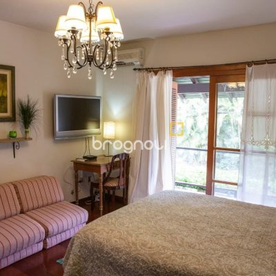 Casa com 280m², 4 quartos (sendo 2 suítes), 2 garagens, no bairro Jurerê Internacional em Florianópolis