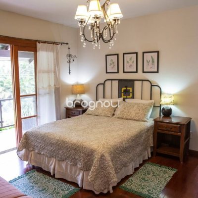 Casa com 280m², 4 quartos (sendo 2 suítes), 2 garagens, no bairro Jurerê Internacional em Florianópolis
