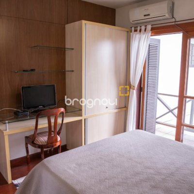 Casa com 280m², 4 quartos (sendo 2 suítes), 2 garagens, no bairro Jurerê Internacional em Florianópolis