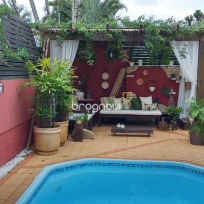 Casa com 280m², 4 quartos (sendo 2 suítes), 2 garagens, no bairro Jurerê Internacional em Florianópolis