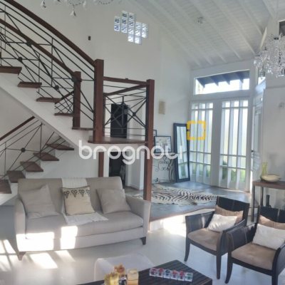 Casa com 280m², 4 quartos (sendo 2 suítes), 2 garagens, no bairro Jurerê Internacional em Florianópolis