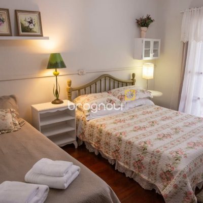 Casa com 280m², 4 quartos (sendo 2 suítes), 2 garagens, no bairro Jurerê Internacional em Florianópolis
