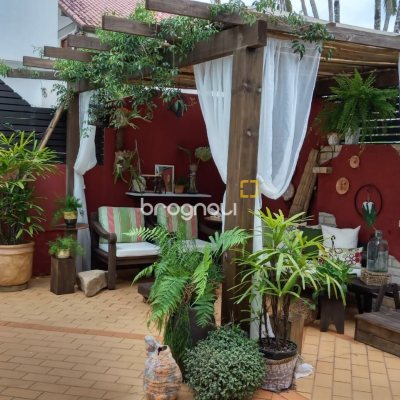 Casa com 280m², 4 quartos (sendo 2 suítes), 2 garagens, no bairro Jurerê Internacional em Florianópolis