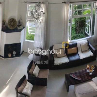 Casa com 280m², 4 quartos (sendo 2 suítes), 2 garagens, no bairro Jurerê Internacional em Florianópolis