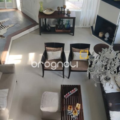 Casa com 280m², 4 quartos (sendo 2 suítes), 2 garagens, no bairro Jurerê Internacional em Florianópolis