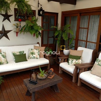 Casa com 280m², 4 quartos (sendo 2 suítes), 2 garagens, no bairro Jurerê Internacional em Florianópolis